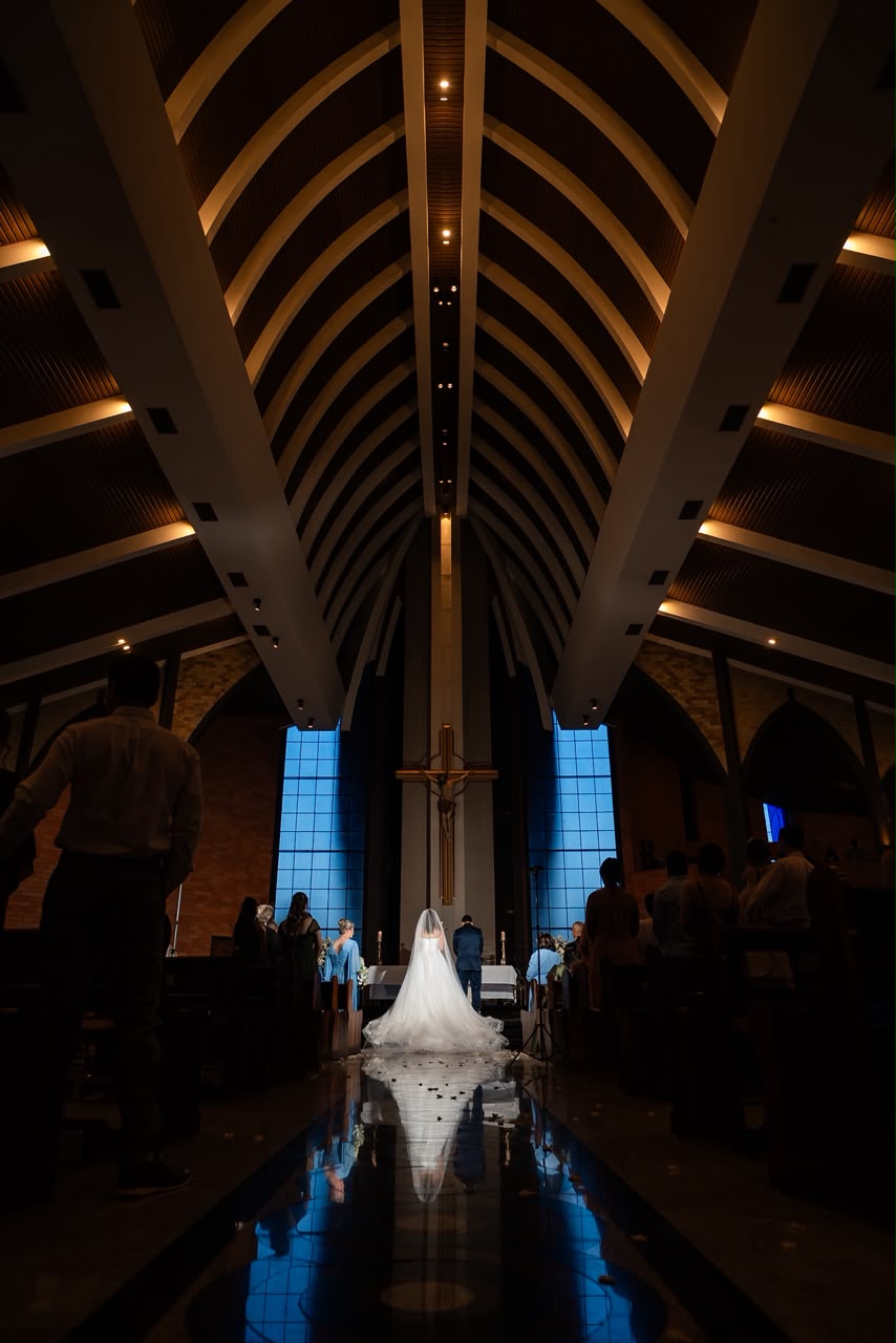 Interior da igreja durante a cerimônia